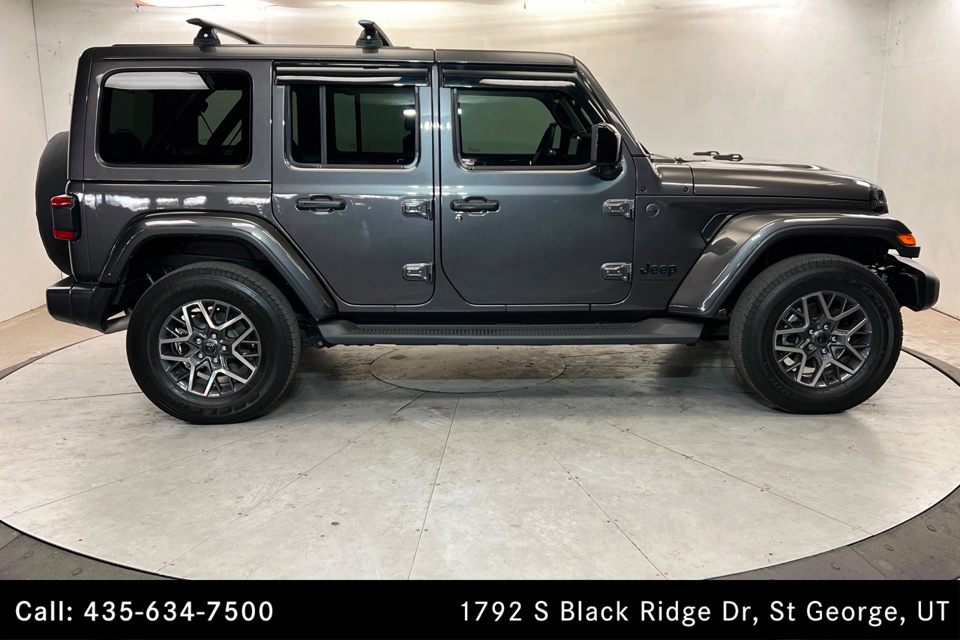 Used 2025 Jeep Wrangler Sahara image 6