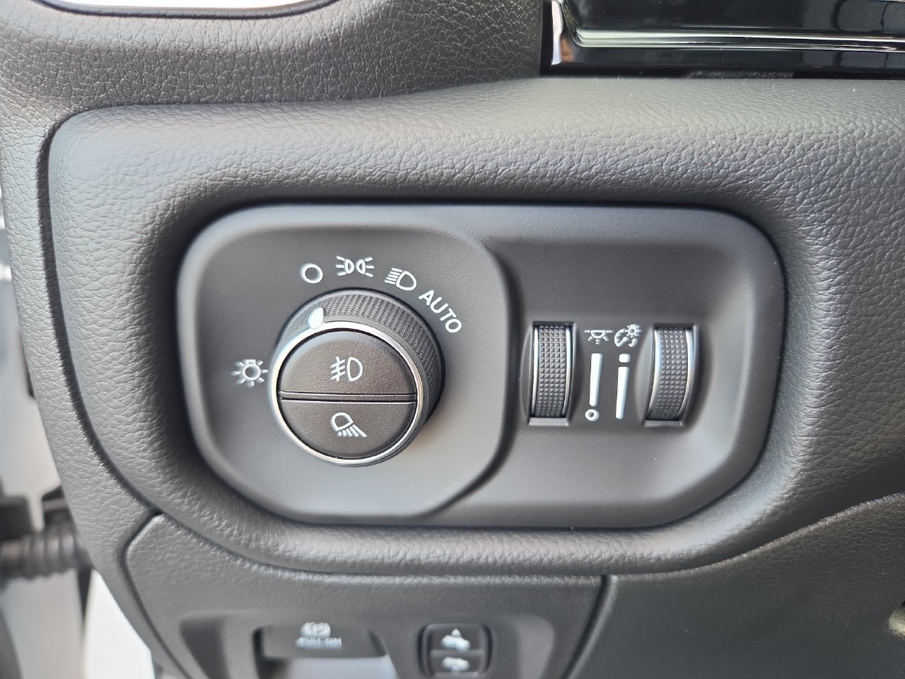 New 2026 RAM 1500 Laramie w/ Night Edition AWD/4WD image 19