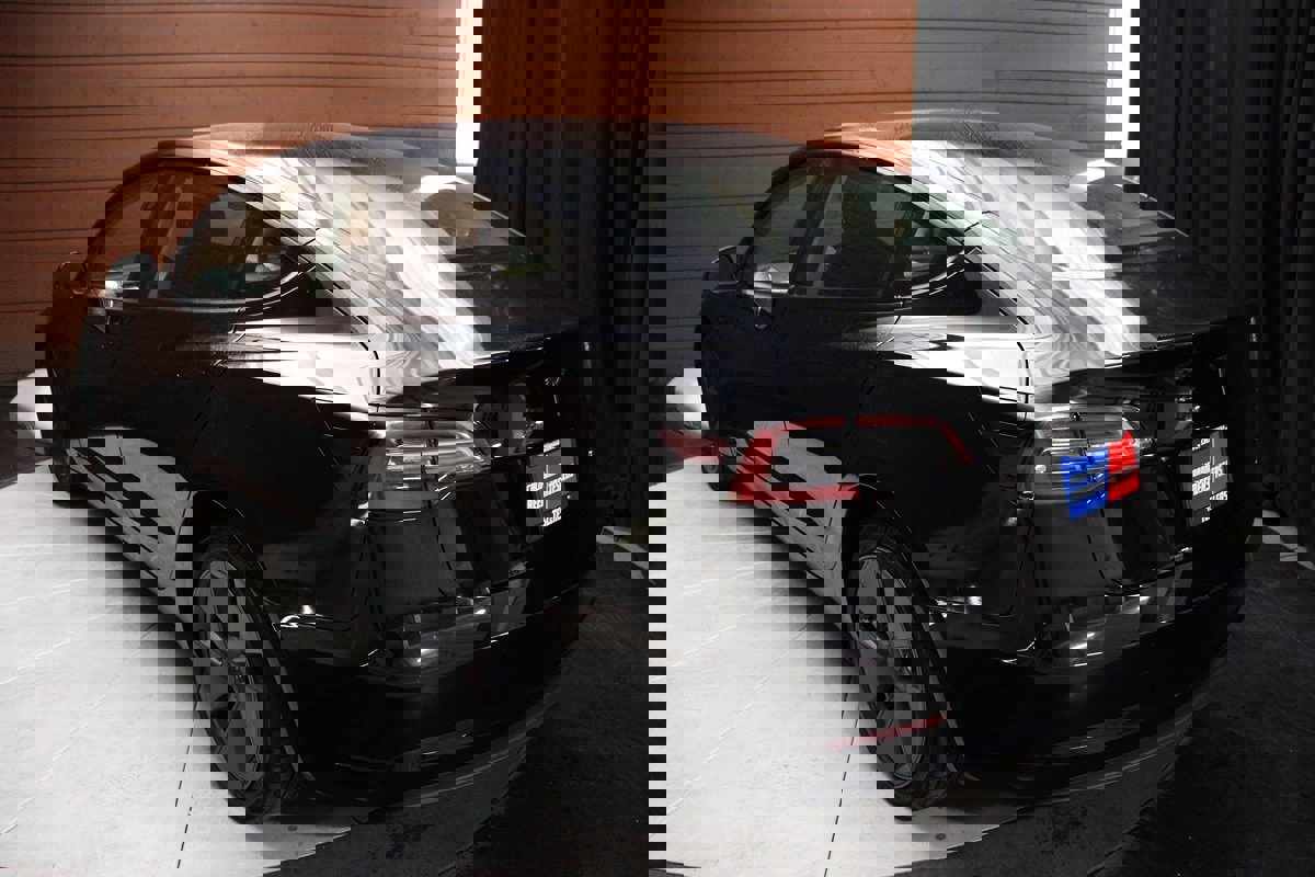 Used 2023 Tesla Model 3 Standard Range image 10