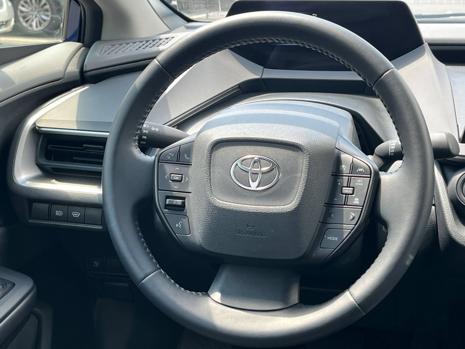 Used 2025 Toyota Prius LE FWD image 27