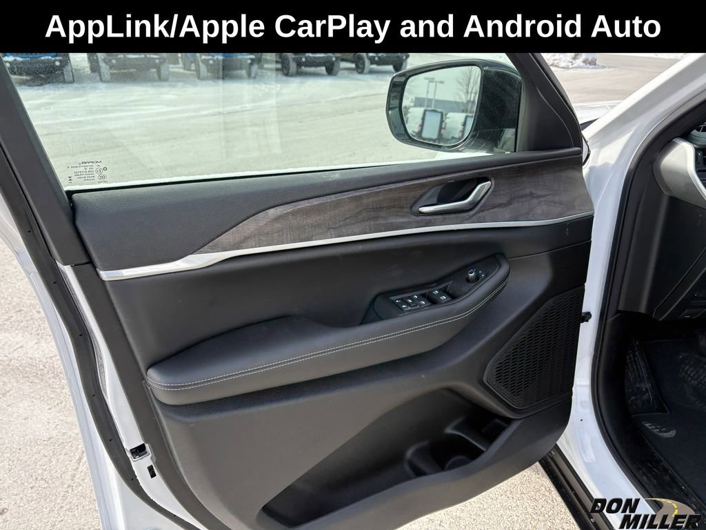 New 2026 Jeep Grand Cherokee Altitude image 10