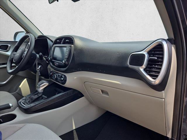 Used 2025 Kia Soul LX w/ LX Technology Package FWD image 20