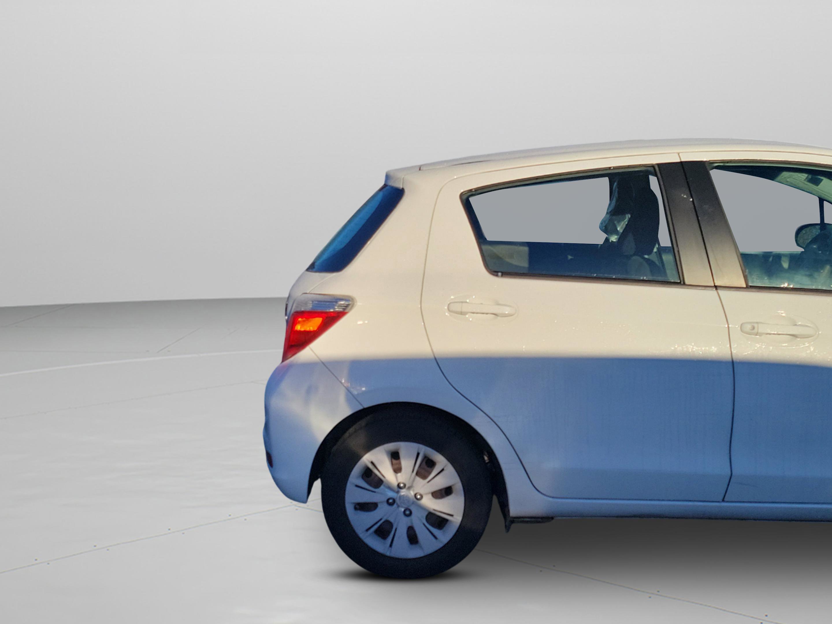 Used 2014 Toyota Yaris L FWD image 19