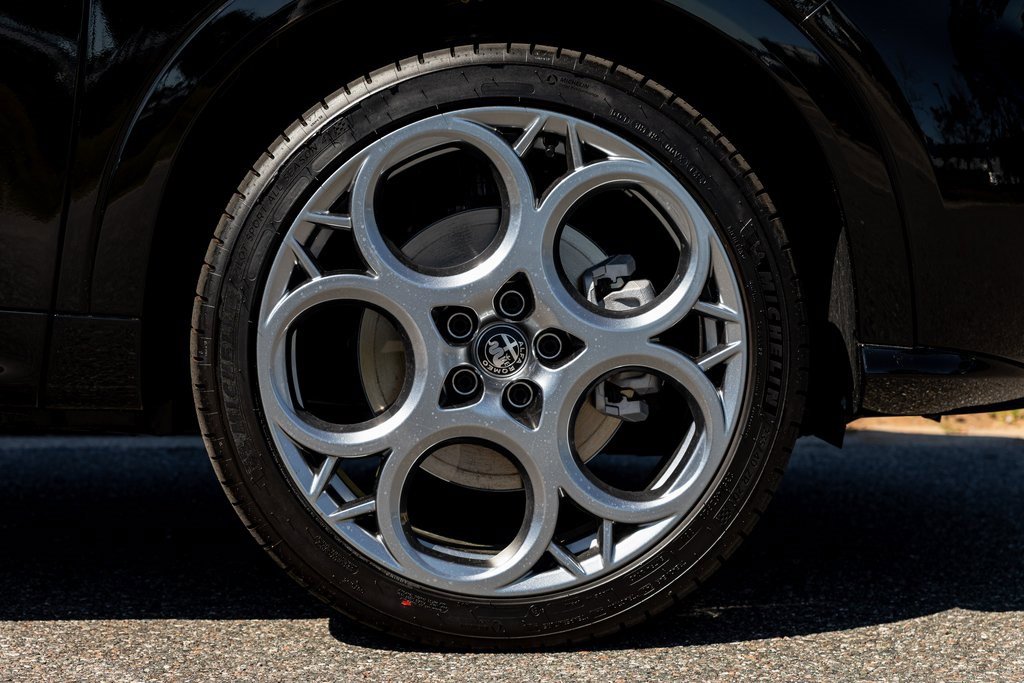 New 2025 Alfa Romeo Tonale w/ Premium Package image 18