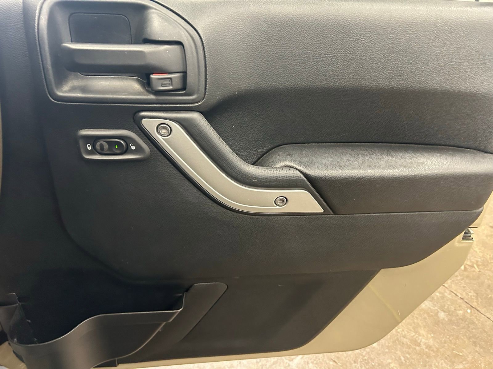 Used 2017 Jeep Wrangler Unlimited Sahara image 29