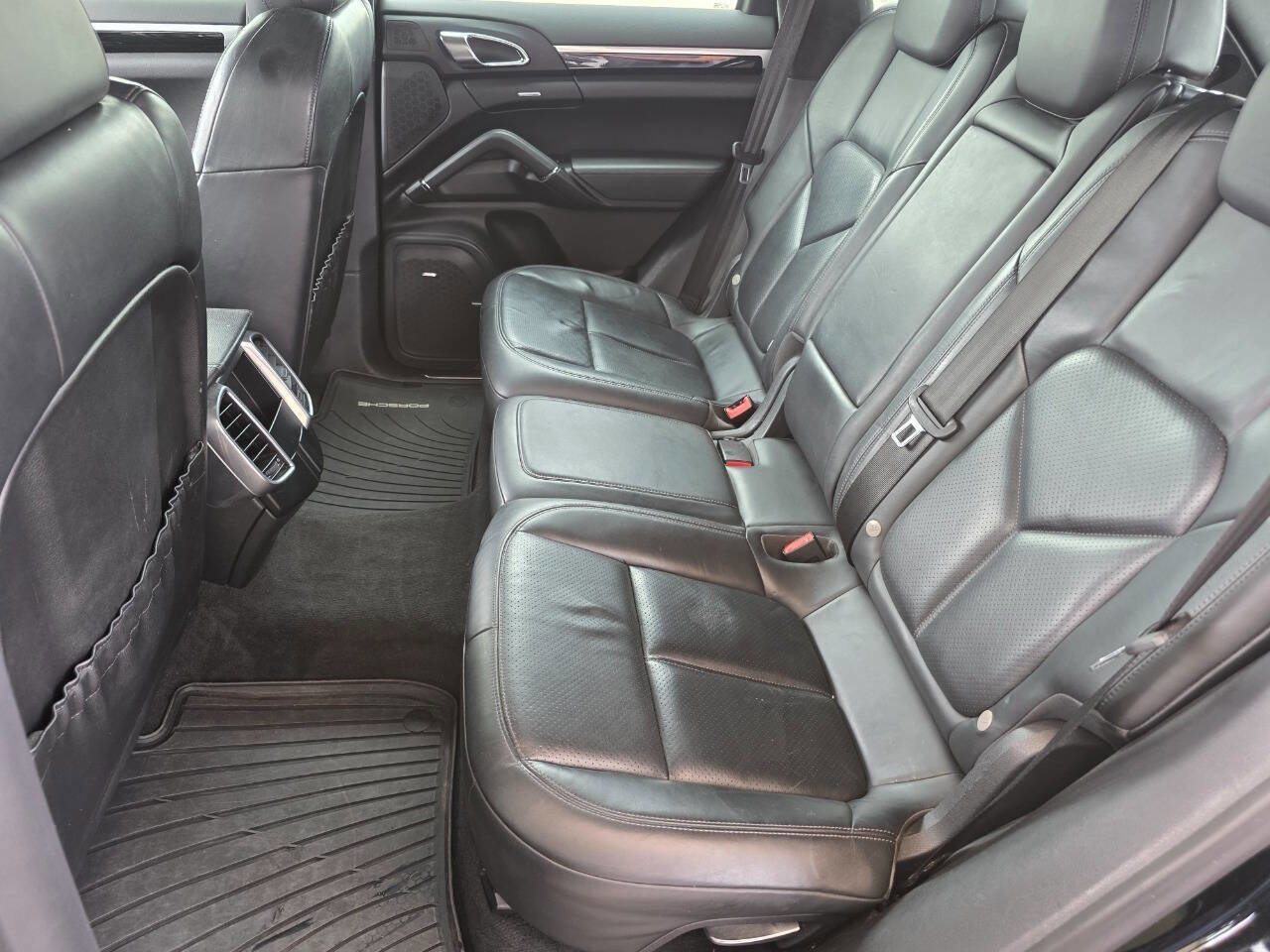 Used 2014 Porsche Cayenne GTS AWD/4WD image 28