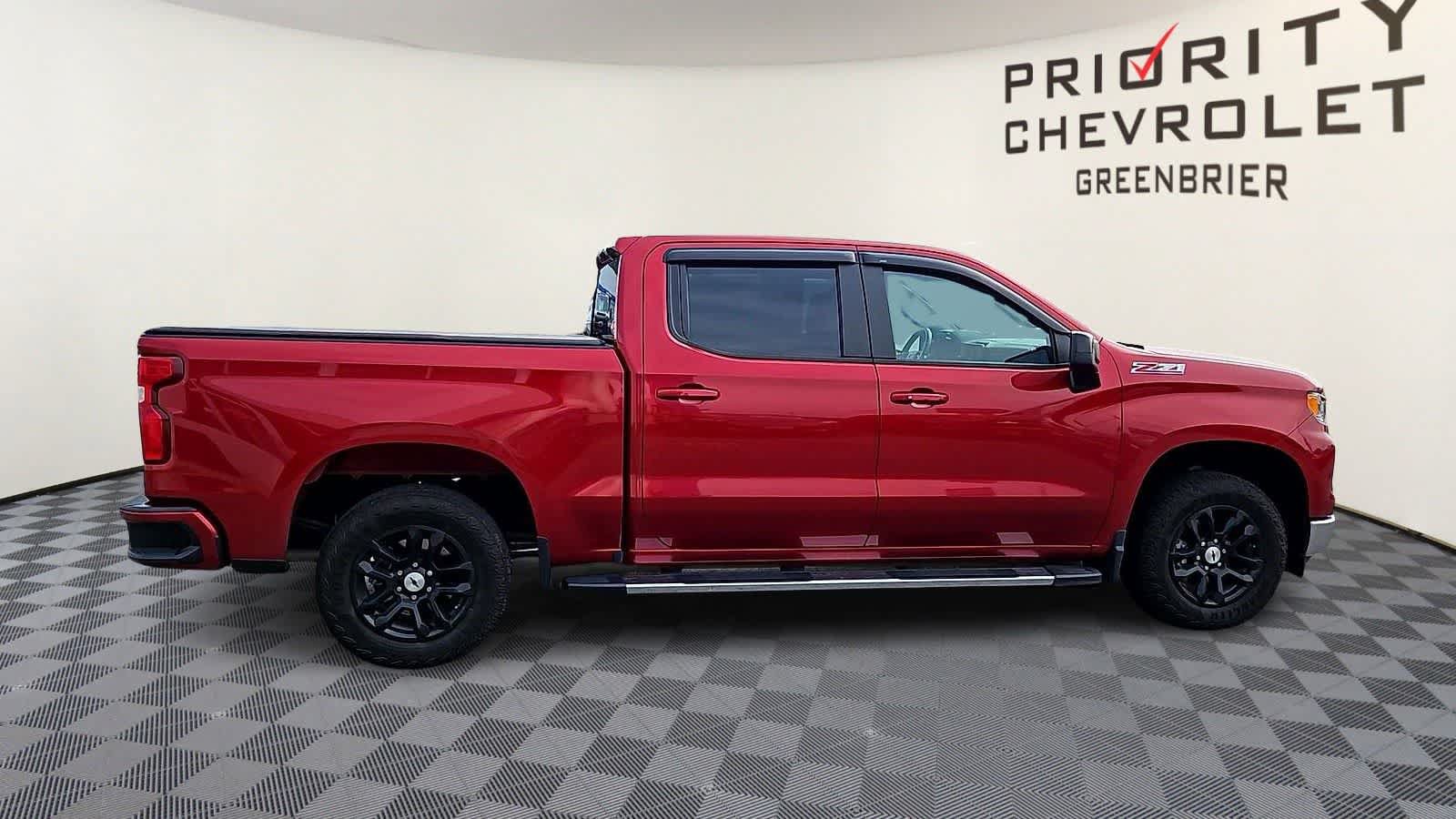 Used 2024 Chevrolet Silverado 1500 RST w/ Z71 Off-Road Package AWD/4WD image 9