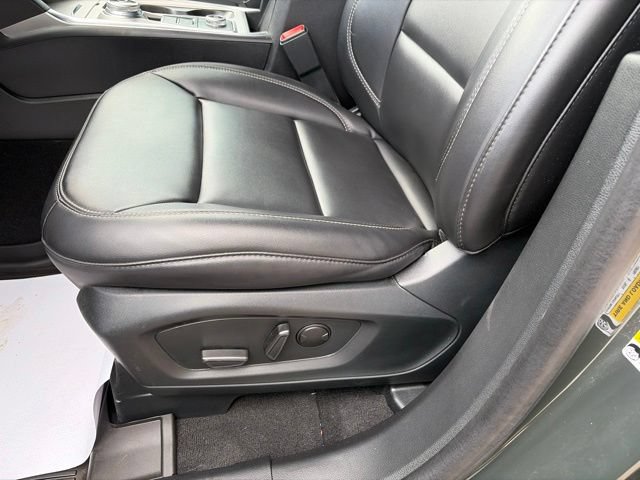 Used 2024 Ford Explorer XLT w/ Equipment Group 202A AWD/4WD image 8