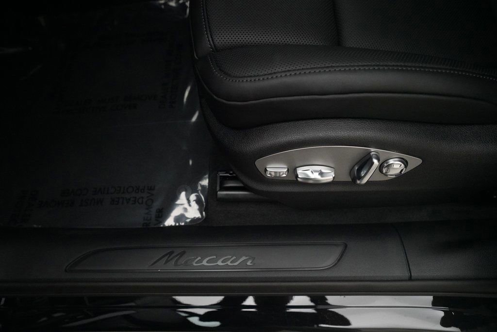 Certified 2026 Porsche Macan image 18
