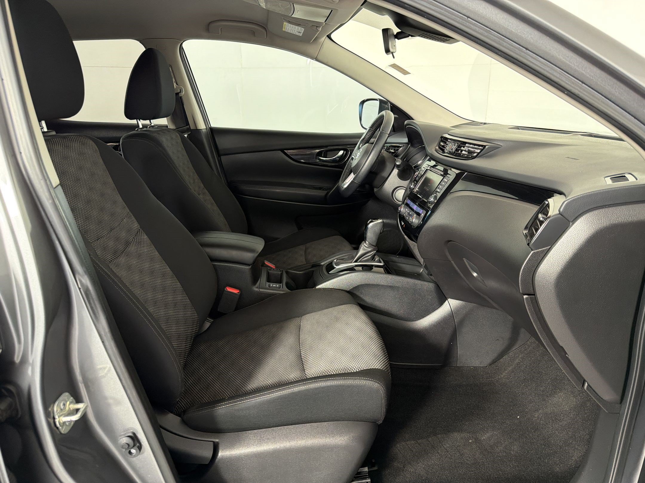 Used 2022 Nissan Rogue Sport SV AWD/4WD image 22