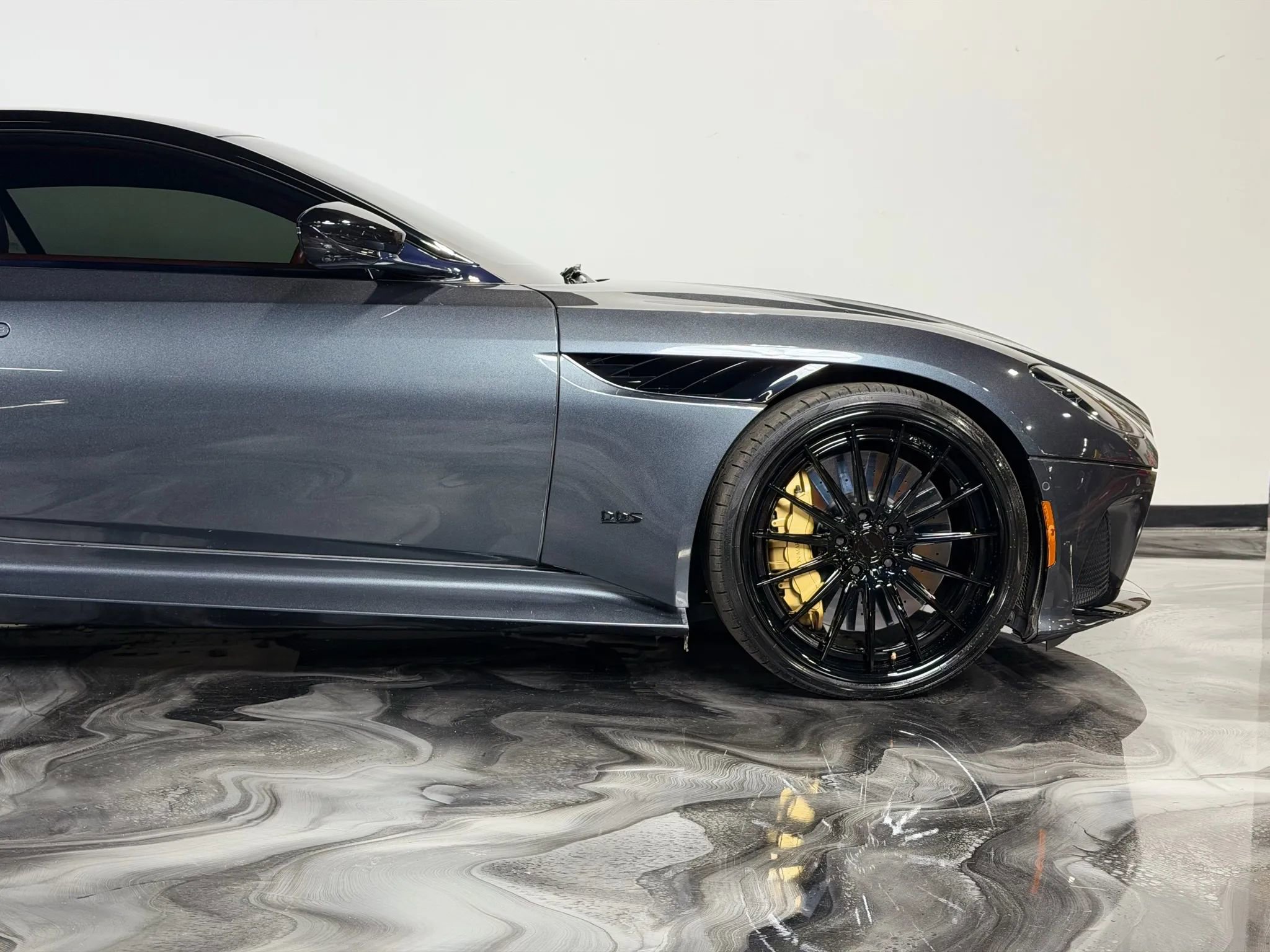 Used 2019 Aston Martin DBS Superleggera image 14