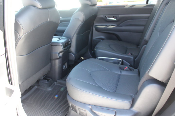 New 2026 Toyota Grand Highlander AWD Hybrid image 13