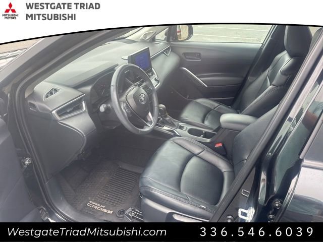 Used 2024 Toyota Corolla Cross LE w/ Moonroof Package FWD image 6