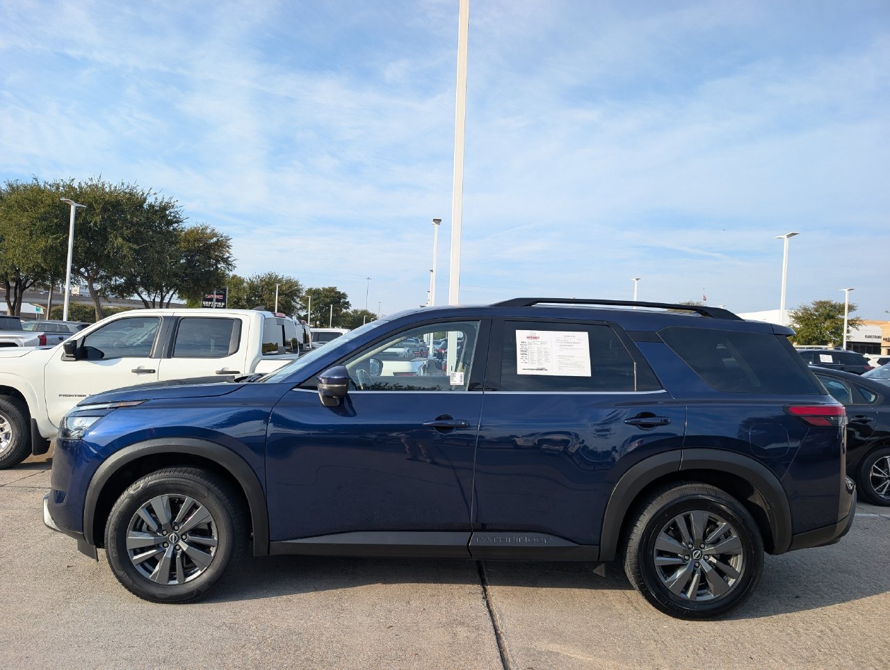 Used 2024 Nissan Pathfinder SV FWD image 3