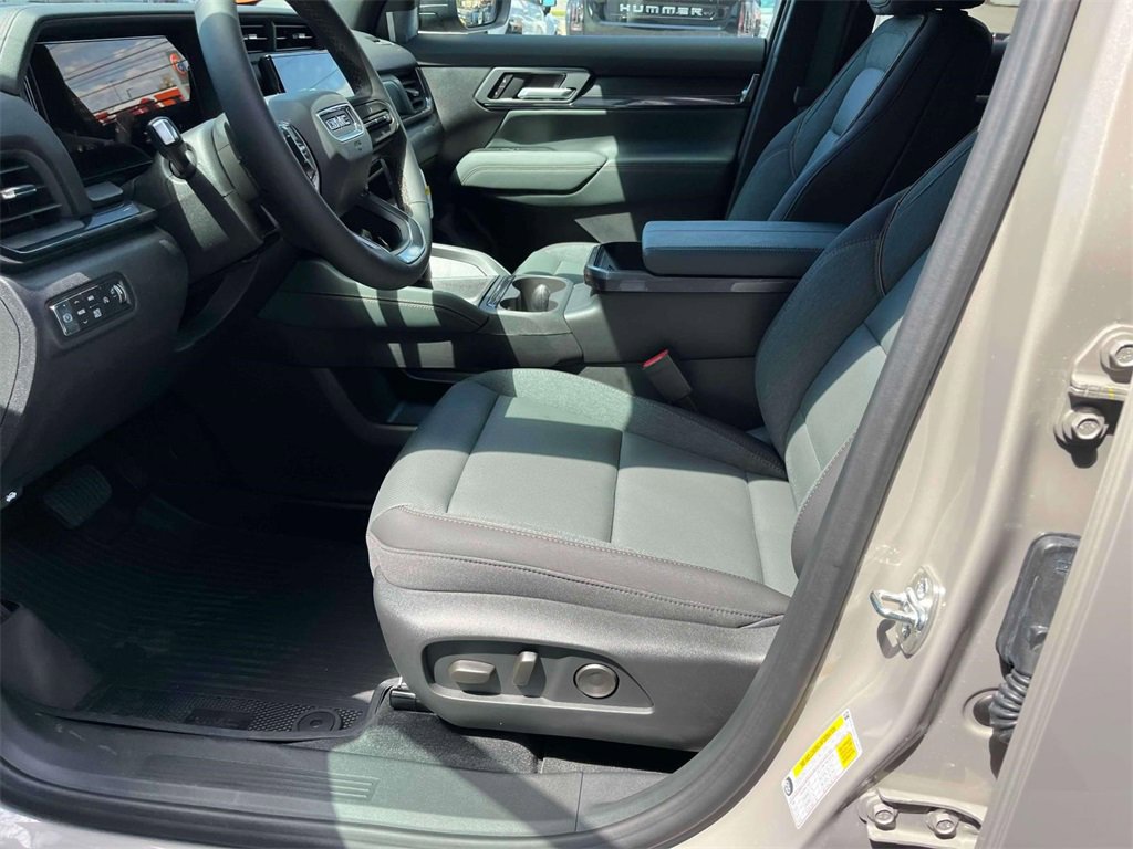New 2026 GMC Terrain AT4 w/ LPO, Floor Liner Package image 23