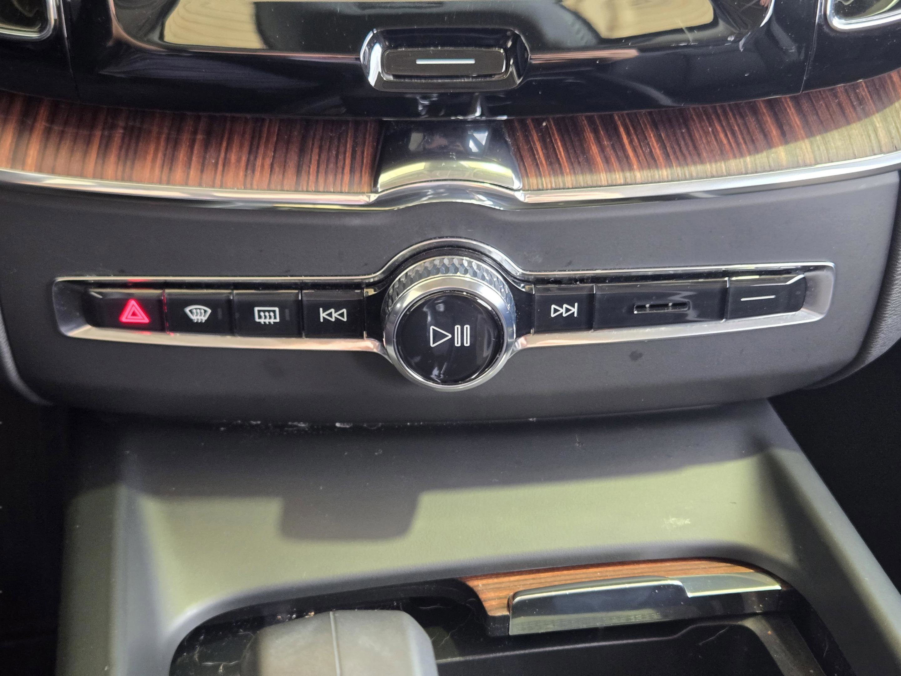 Used 2023 Volvo XC60 B5 Plus w/ Protection Package Premier AWD/4WD image 25