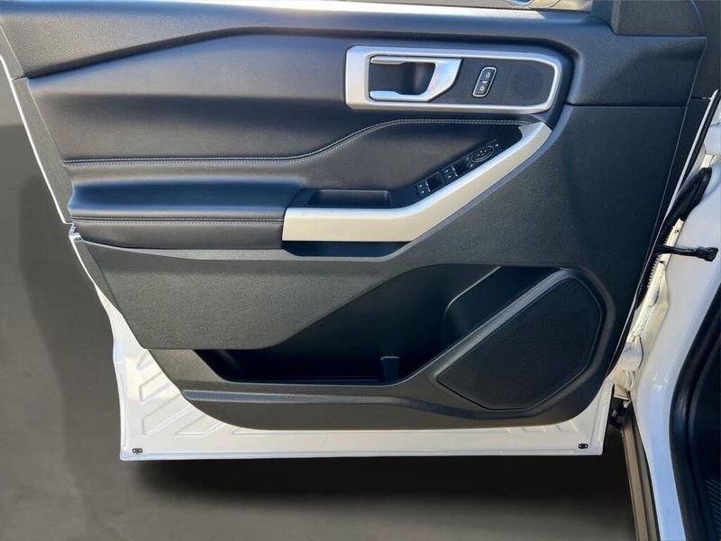 Used 2021 Ford Explorer XLT w/ Equipment Group 202A image 10