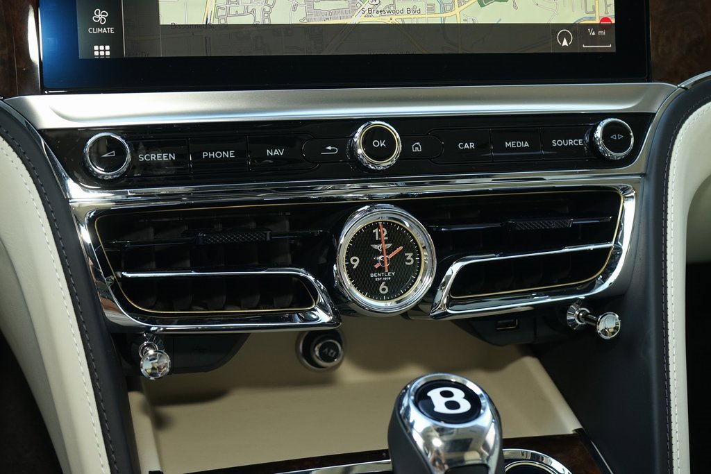 Used 2021 Bentley Flying Spur V8 image 18