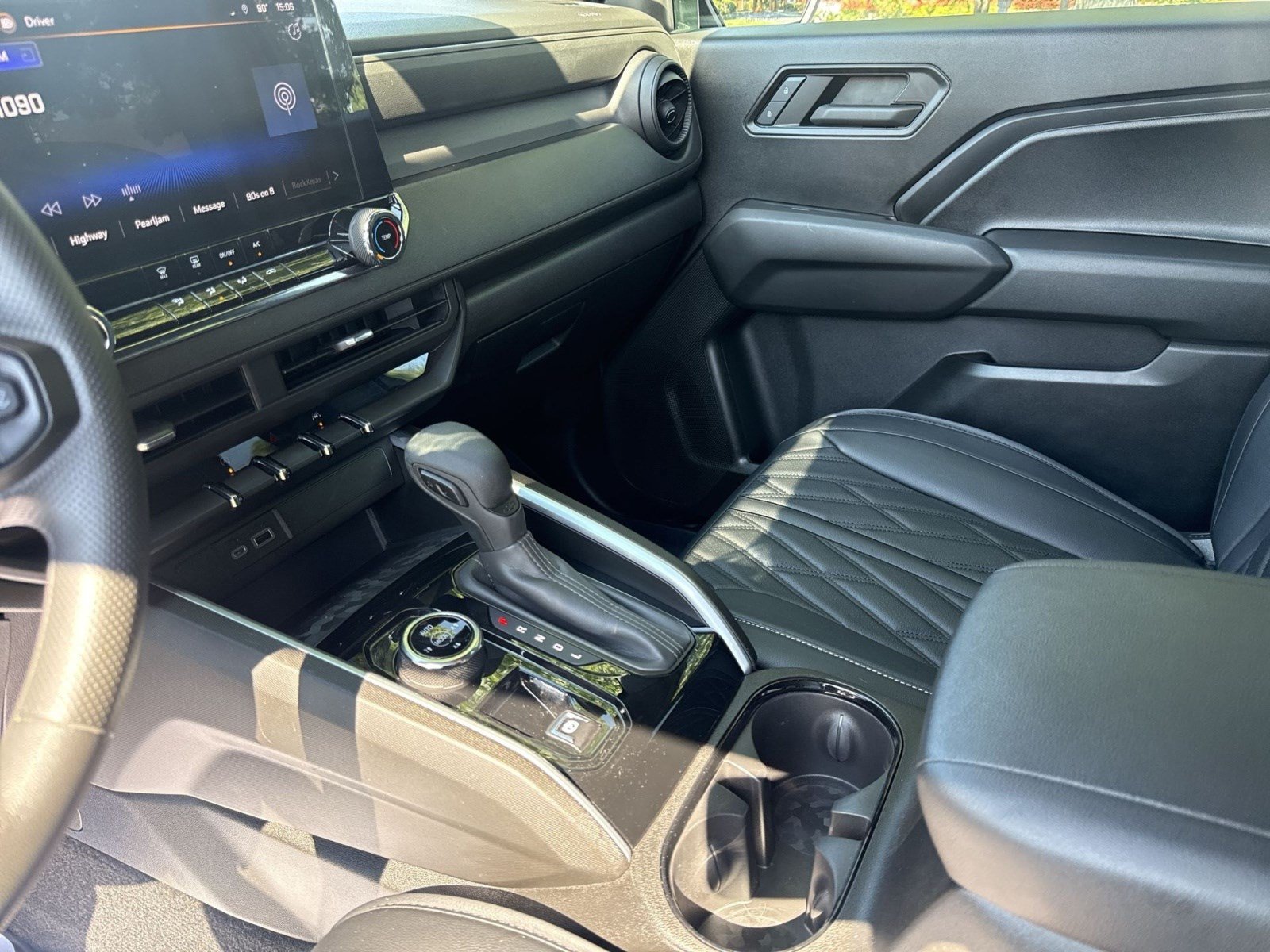 Used 2023 Chevrolet Colorado Trail Boss w/ Technology Package AWD/4WD image 21