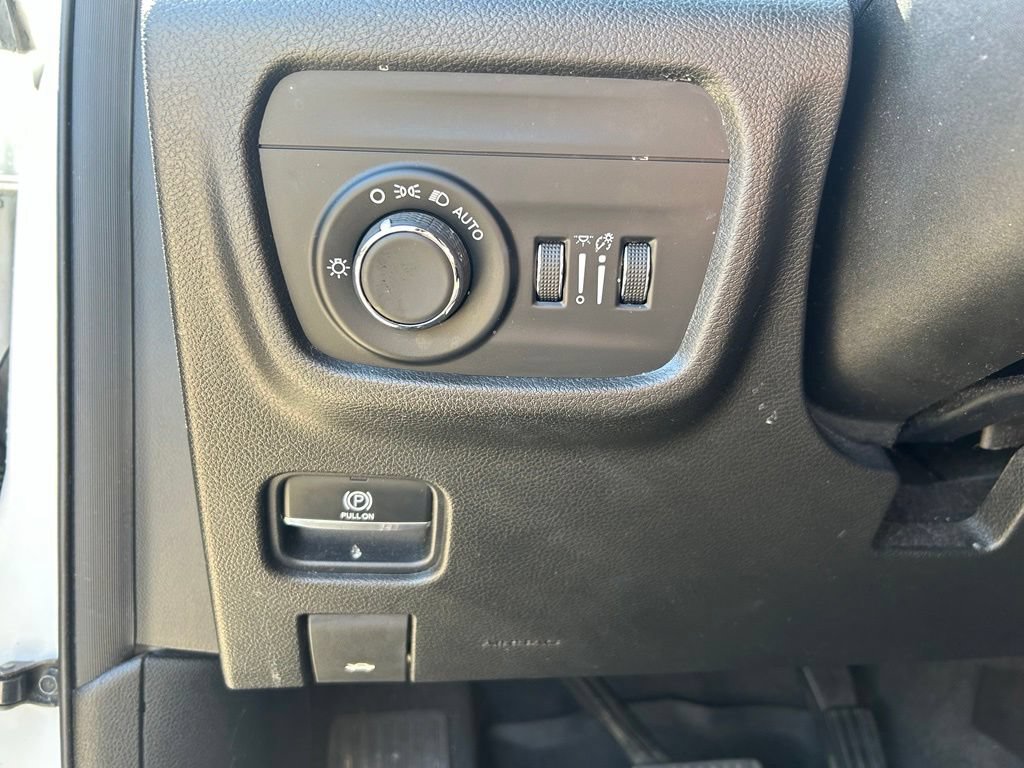 Used 2021 Jeep Grand Cherokee L Laredo AWD/4WD image 24
