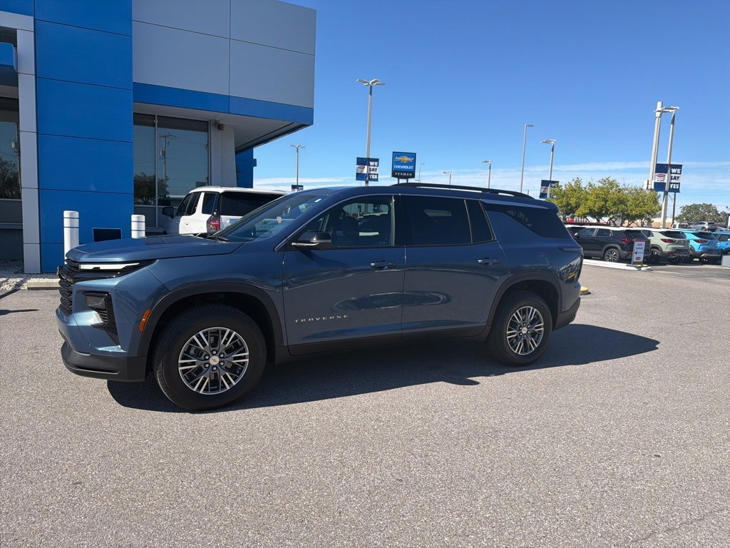 Used 2025 Chevrolet Traverse LT w/ Enhanced Driving Package image 13