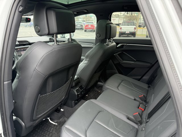 Used 2023 Audi Q3 2.0T Premium Plus w/ Premium Plus Package image 6