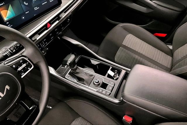 Used 2025 Kia Sorento LX image 16