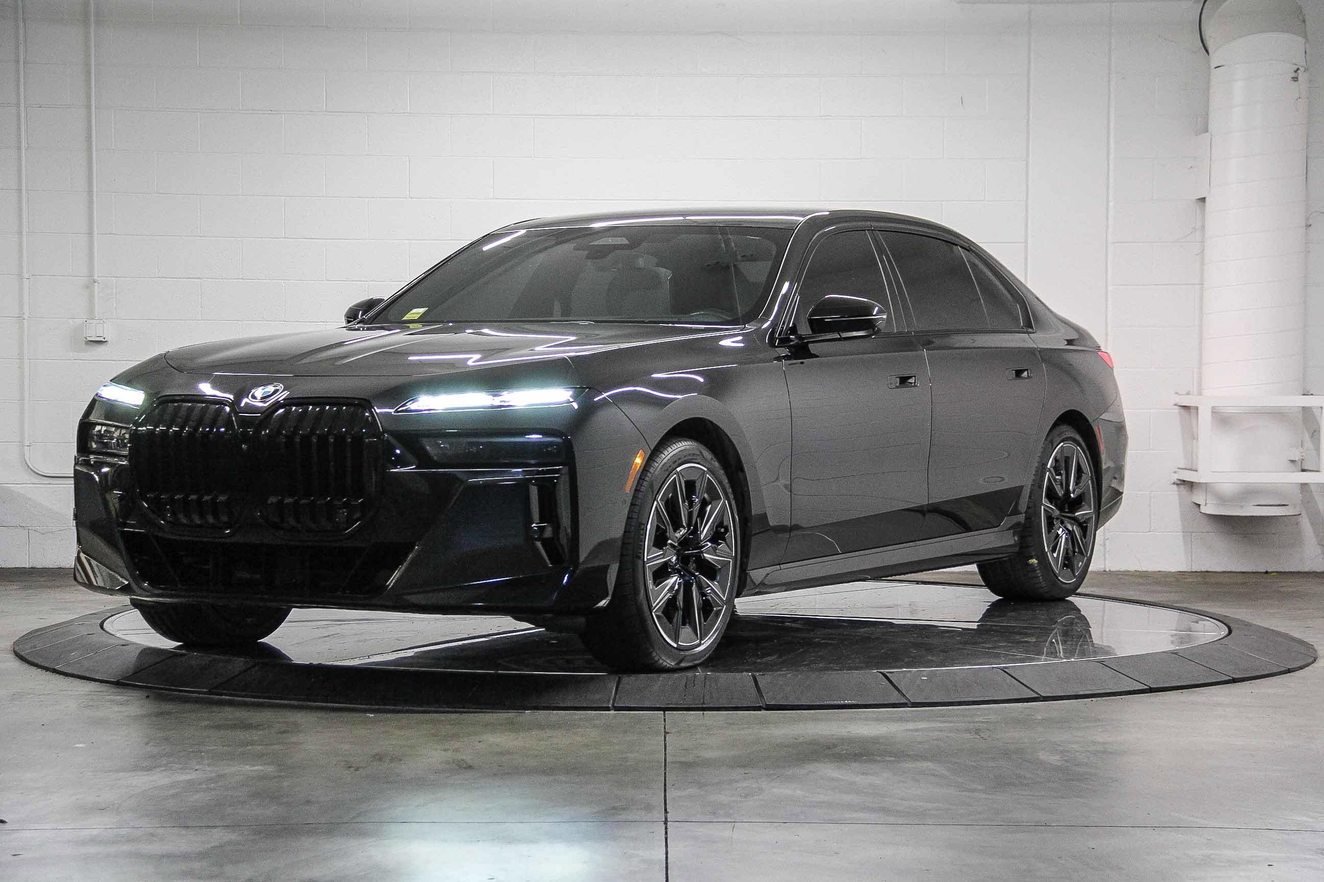 Certified 2024 BMW 760i xDrive w/ Executive Package AWD/4WD image 3