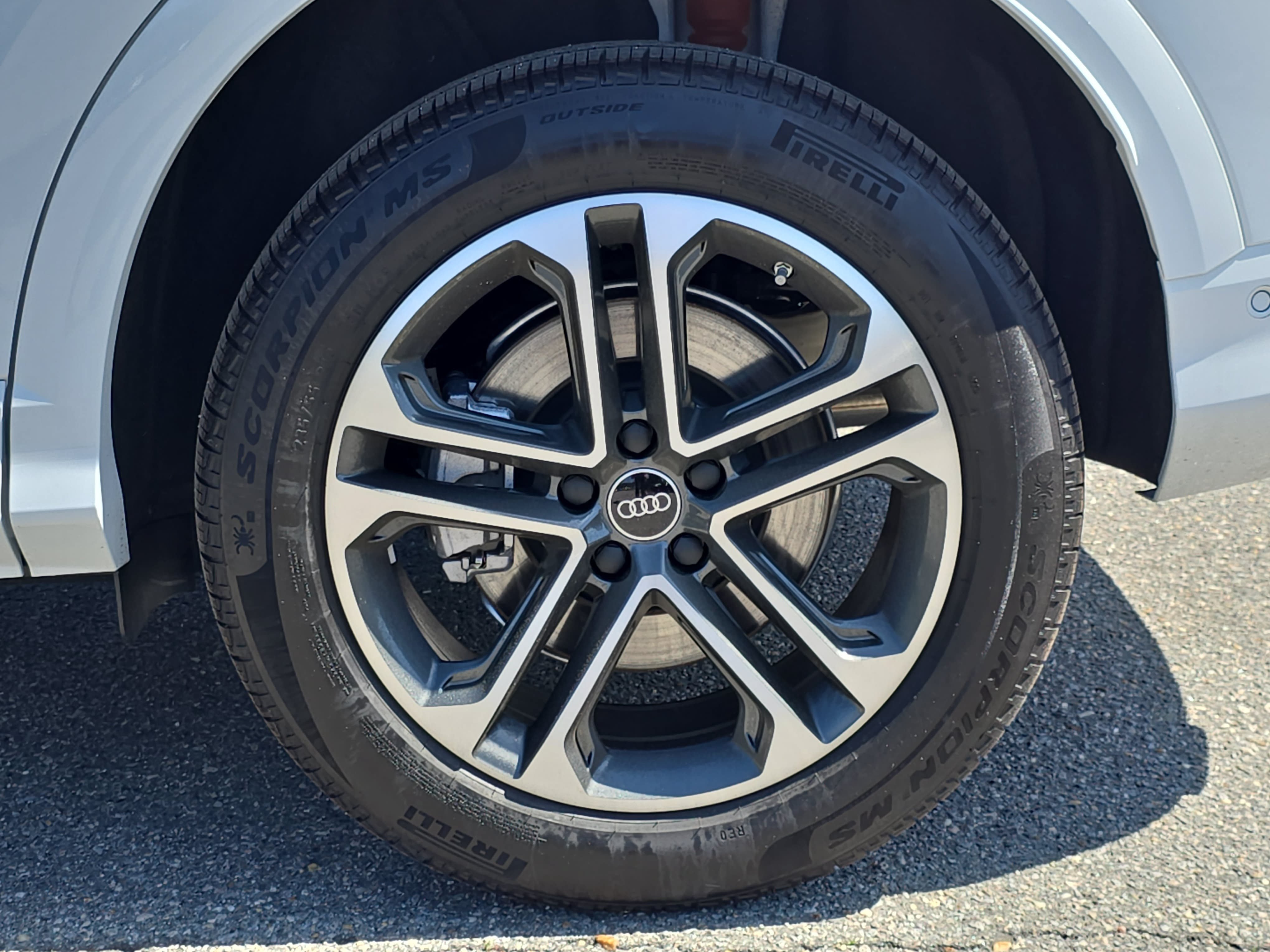 Used 2025 Audi Q5 Premium AWD/4WD image 32