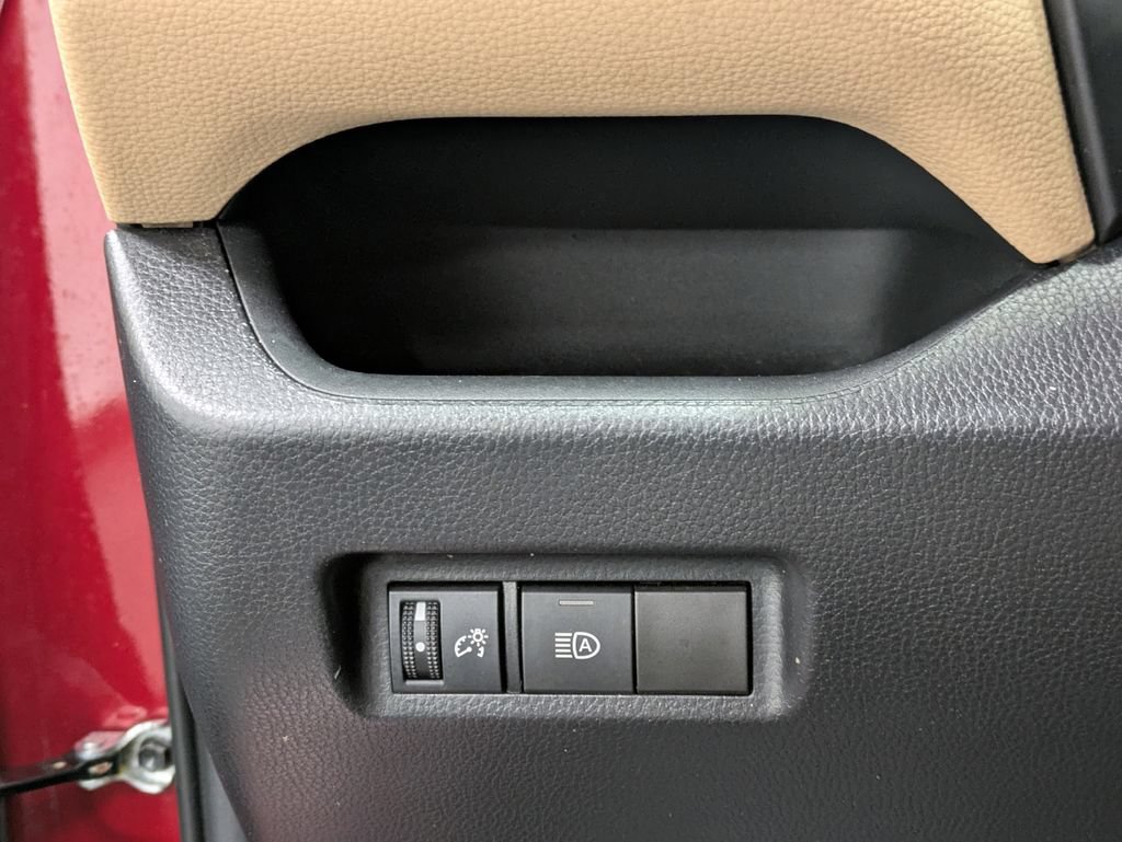 Used 2022 Toyota RAV4 LE AWD/4WD image 22