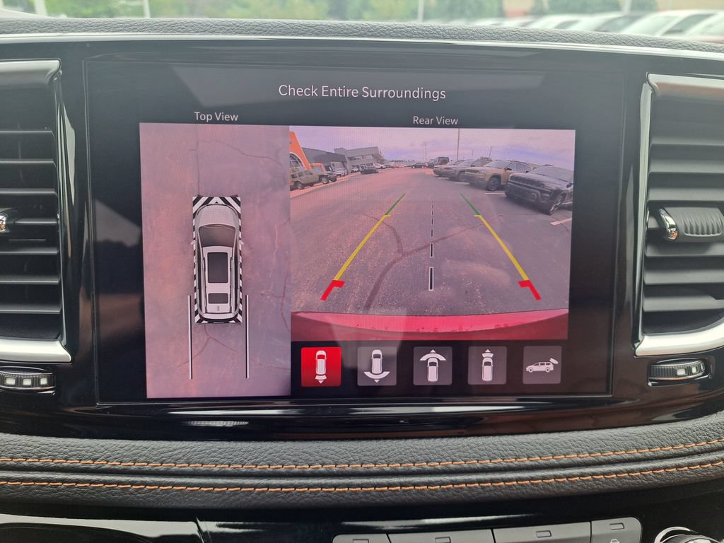 Used 2023 Chrysler Pacifica Pinnacle FWD image 14