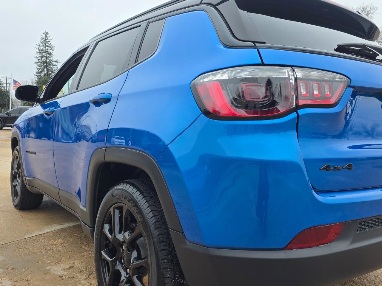 Used 2023 Jeep Compass Latitude image 15