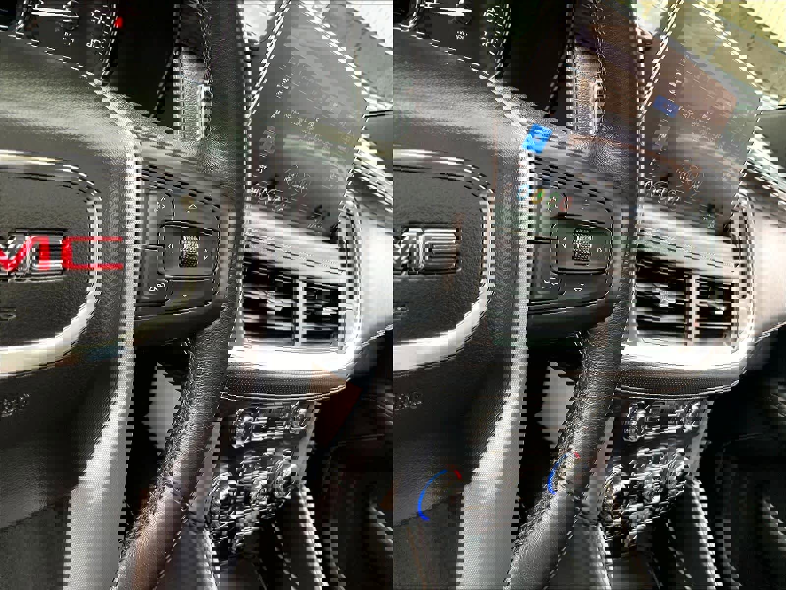 Used 2021 GMC Yukon SLT w/ SLT Premium Package image 25