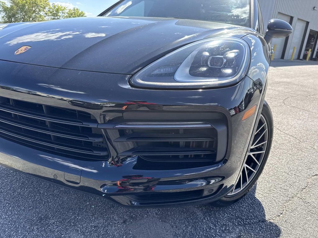 Used 2022 Porsche Cayenne Platinum Edition image 9