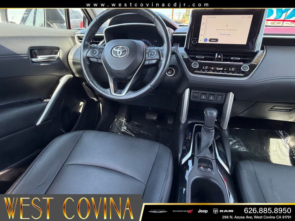 Used 2023 Toyota Corolla Cross XLE w/ Convenience Package FWD image 25