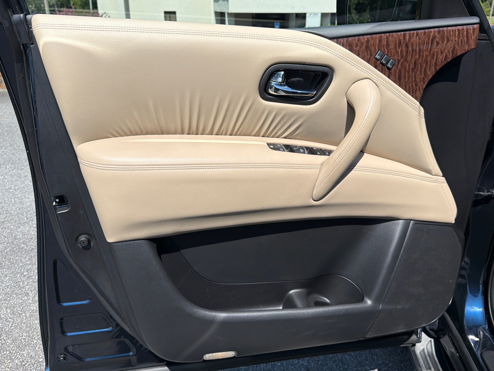 Used 2017 Nissan Armada Platinum w/ Captain Seat Package RWD image 10
