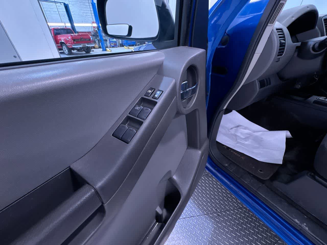 Used 2014 Nissan Xterra X AWD/4WD image 12