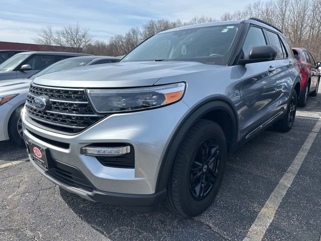 Used 2024 Ford Explorer XLT w/ Equipment Group 202A image 3