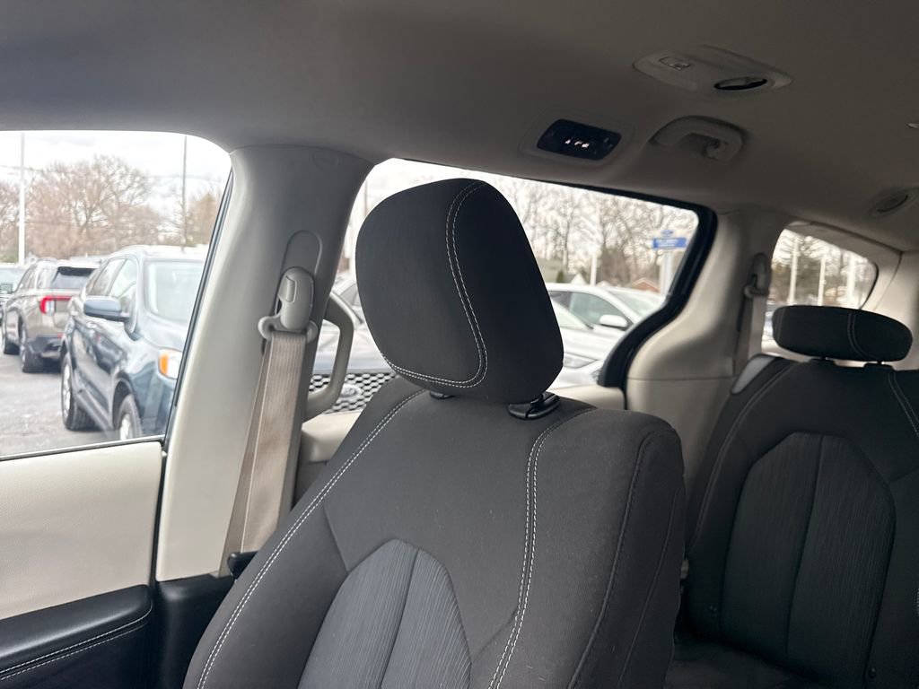 Used 2023 Chrysler Voyager LX FWD image 34