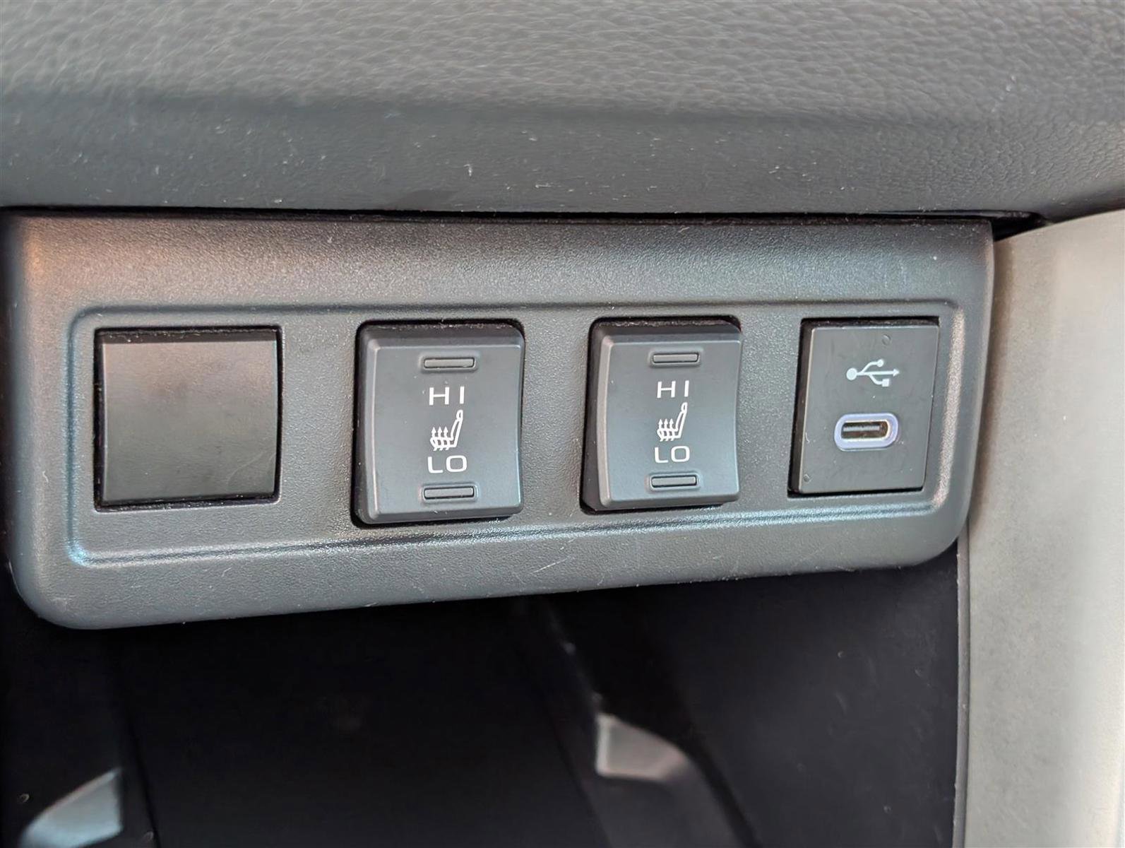 Used 2024 Toyota Corolla Cross XSE w/ Convenience Package image 28