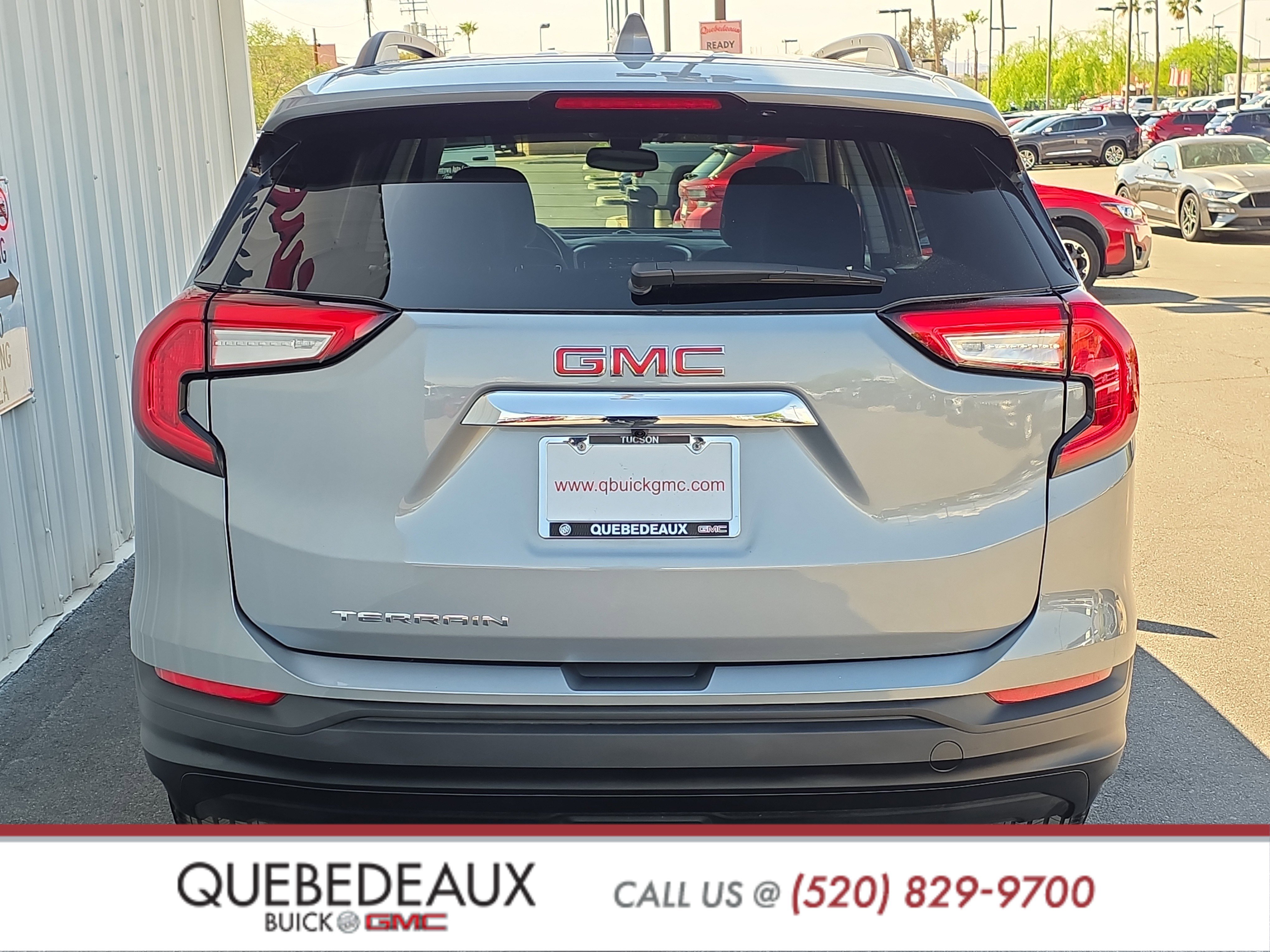 Used 2024 GMC Terrain SLE w/ Driver Convenience Package image 6