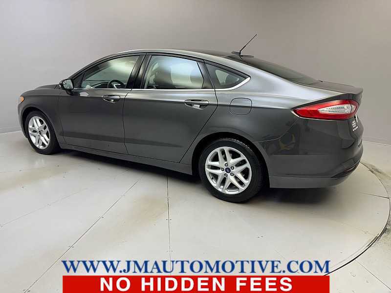 Used 2016 Ford Fusion SE image 3