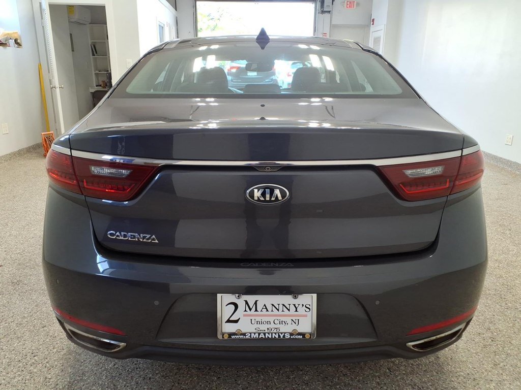 Used 2017 Kia Cadenza Technology FWD image 5