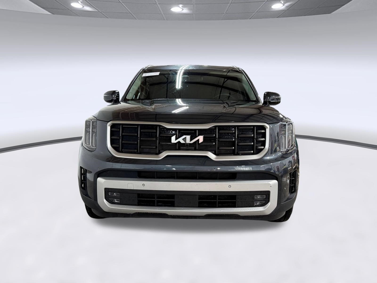 Used 2024 Kia Telluride SX w/ Towing Package FWD image 5