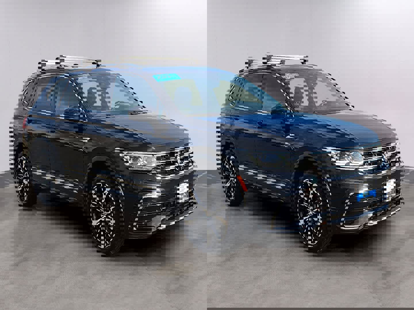 Certified 2023 Volkswagen Tiguan SEL R-Line image 3