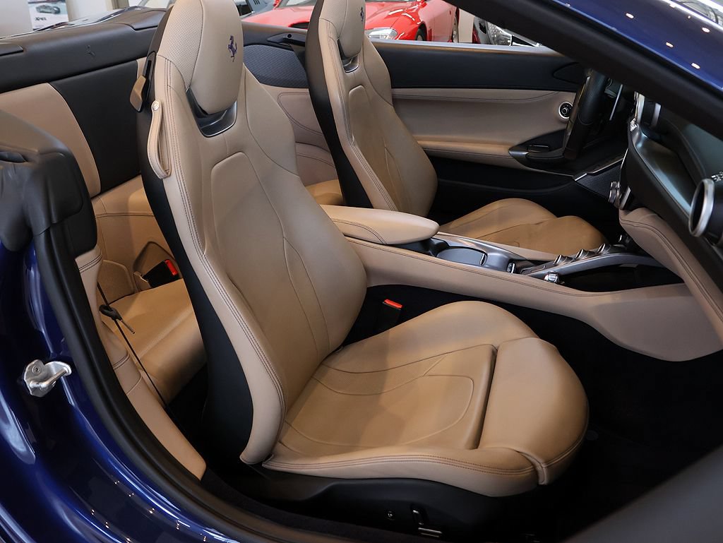 Certified 2019 Ferrari Portofino RWD image 25