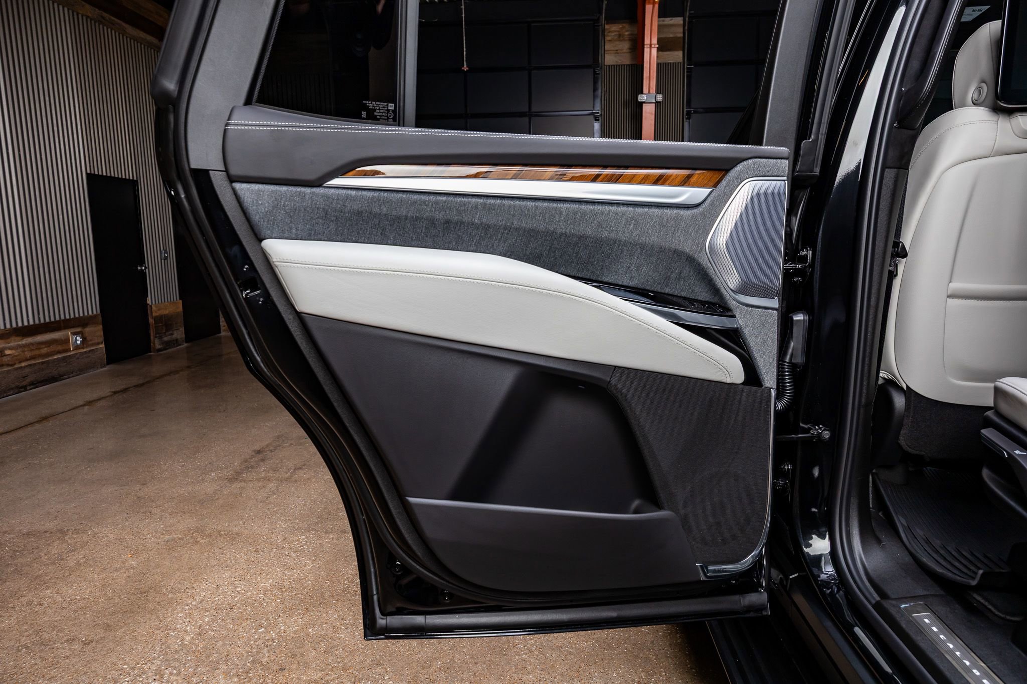 Used 2026 Cadillac Escalade Platinum Sport w/ LPO, ONYX Package image 41