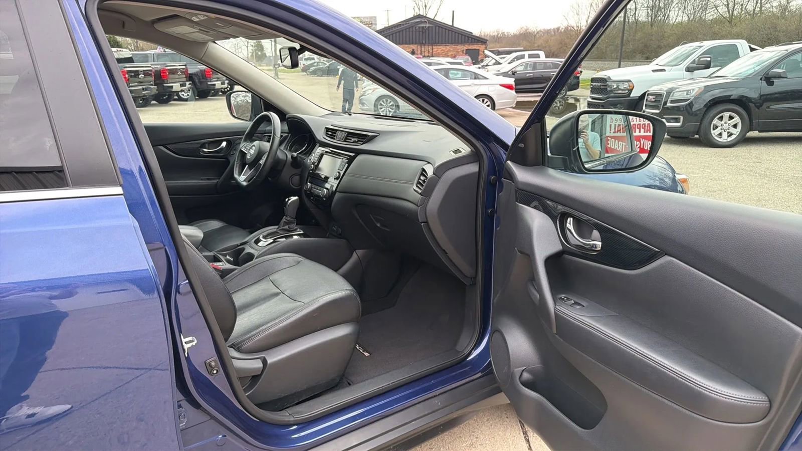 Used 2018 Nissan Rogue SL image 16