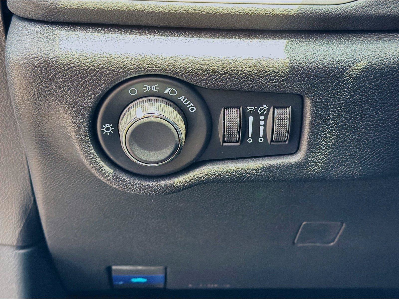 New 2027 Chrysler Pacifica LX FWD image 17