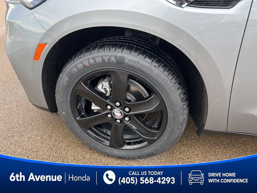Used 2023 Buick Enclave Essence w/ Sport Touring Edition FWD image 9